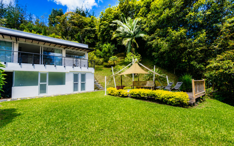 Contemporary Luxury Estate on 6,400 m² Near Llanogrande & Medellín Airport