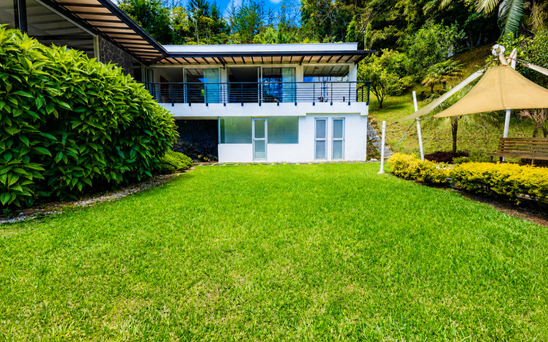Contemporary Luxury Estate on 6,400 m² Near Llanogrande & Medellín Airport