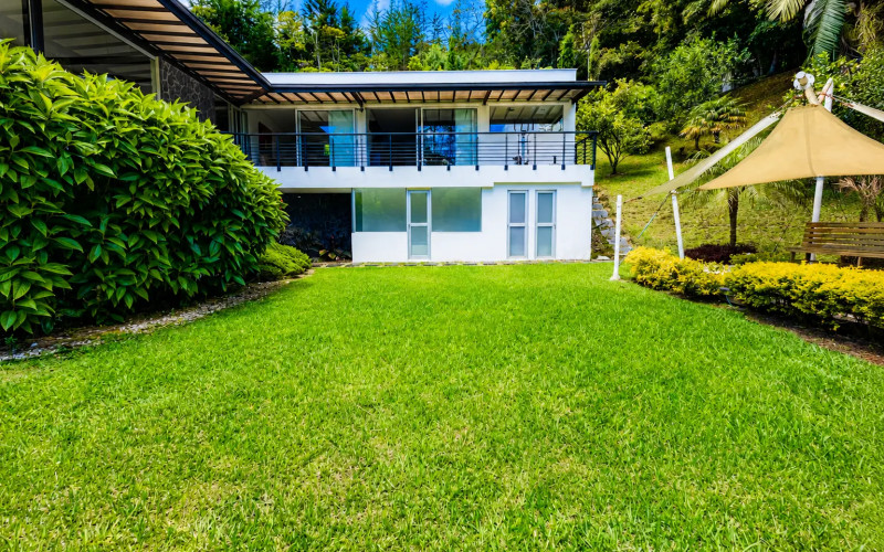 Contemporary Luxury Estate on 6,400 m² Near Llanogrande & Medellín Airport