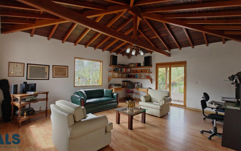 Casa en Envigado en Alto del escobero (Envigado)