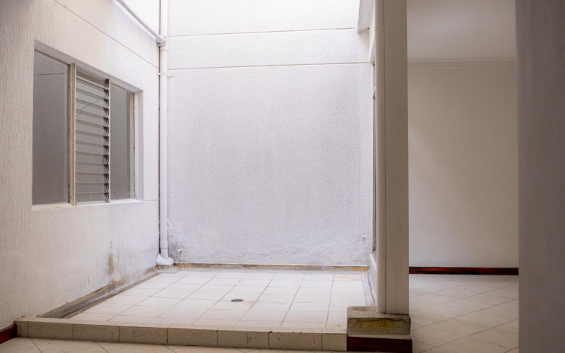 Development Opportunity: 383 sqm Property One Block from "La 70," Laureles.