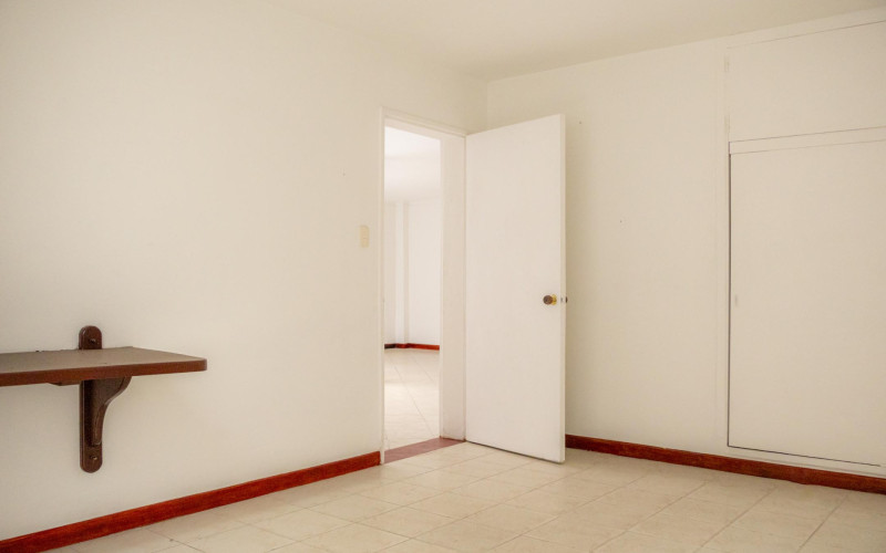 Development Opportunity: 383 sqm Property One Block from "La 70," Laureles.