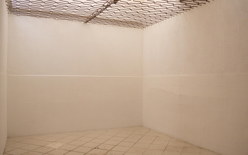 Development Opportunity: 383 sqm Property One Block from "La 70," Laureles.