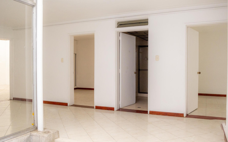 Development Opportunity: 383 sqm Property One Block from "La 70," Laureles.