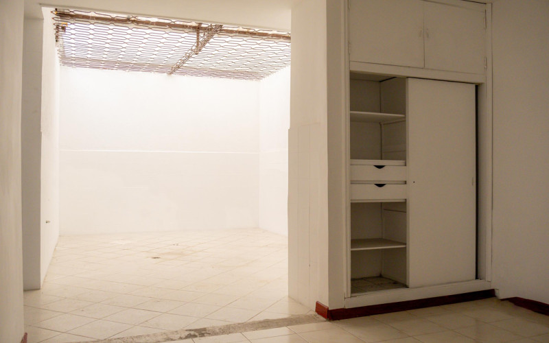Development Opportunity: 383 sqm Property One Block from "La 70," Laureles.