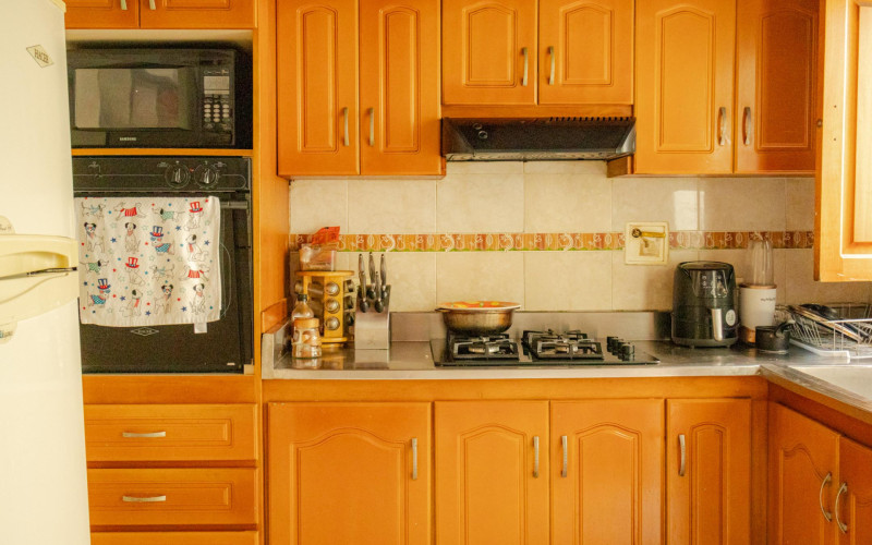 Development Opportunity: 383 sqm Property One Block from "La 70," Laureles.