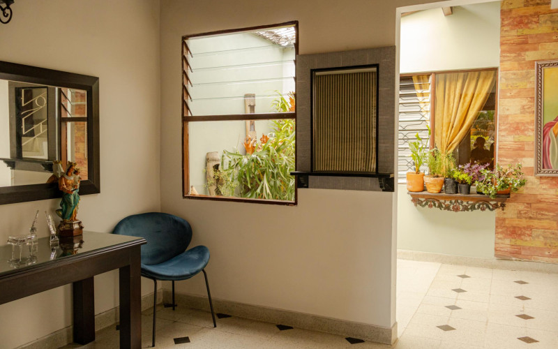 Development Opportunity: 383 sqm Property One Block from "La 70," Laureles.