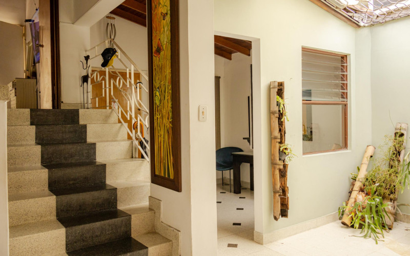 Development Opportunity: 383 sqm Property One Block from "La 70," Laureles.