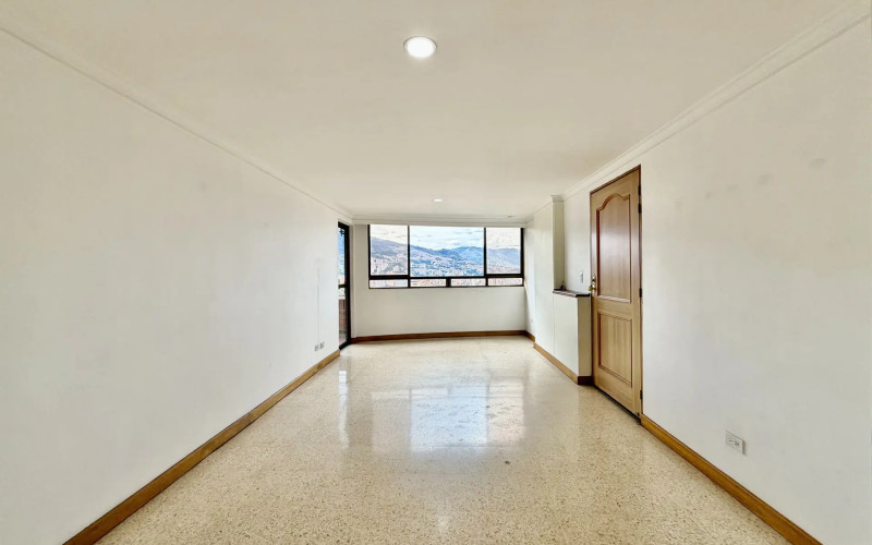 Penthouse Apartment For Sale with Great Potential | La Castellana, Medellín