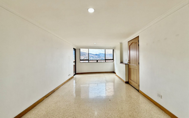 Penthouse Apartment For Sale with Great Potential | La Castellana, Medellín