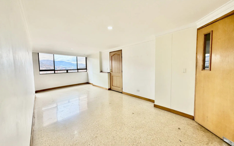 Penthouse Apartment For Sale with Great Potential | La Castellana, Medellín