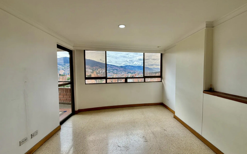 Penthouse Apartment For Sale with Great Potential | La Castellana, Medellín
