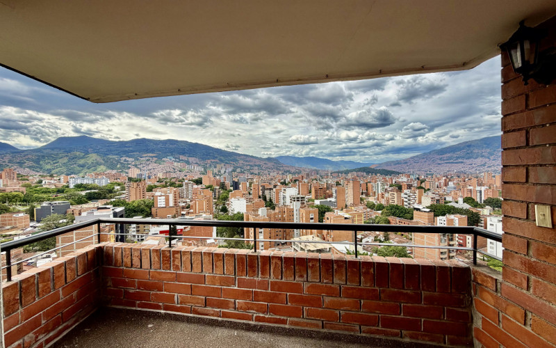 Penthouse Apartment For Sale with Great Potential | La Castellana, Medellín