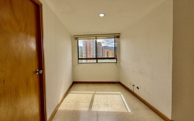 Penthouse Apartment For Sale with Great Potential | La Castellana, Medellín
