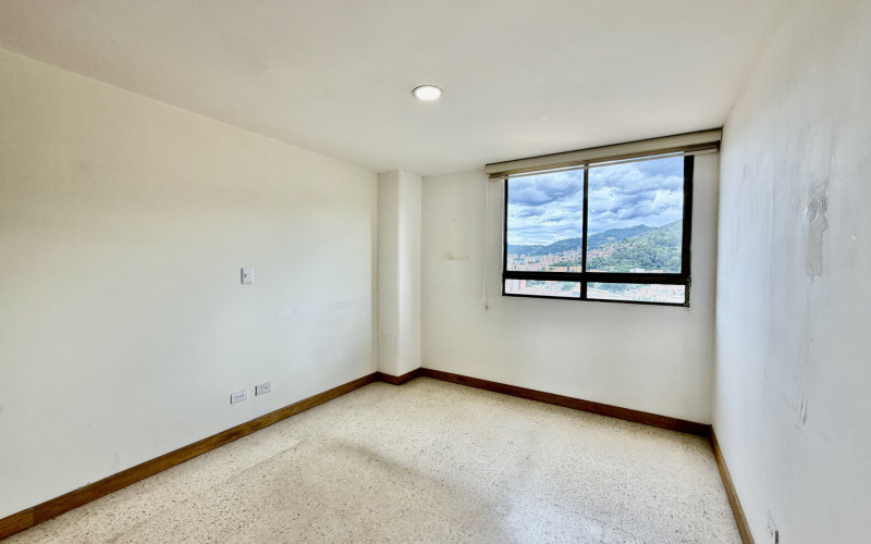 Penthouse Apartment For Sale with Great Potential | La Castellana, Medellín