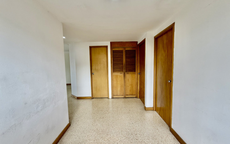 Penthouse Apartment For Sale with Great Potential | La Castellana, Medellín