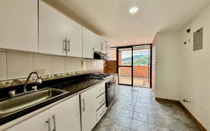 Penthouse Apartment For Sale with Great Potential | La Castellana, Medellín