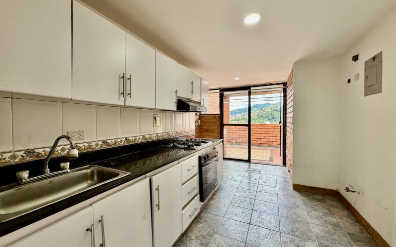 Penthouse Apartment For Sale with Great Potential | La Castellana, Medellín
