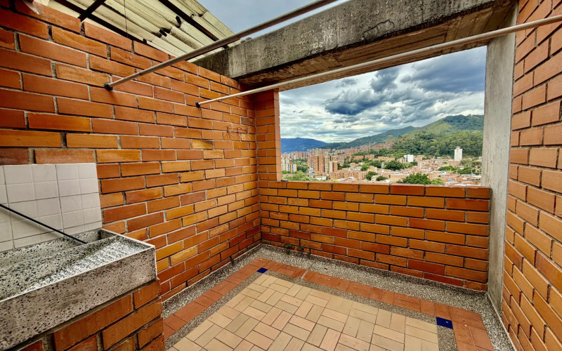 Penthouse Apartment For Sale with Great Potential | La Castellana, Medellín