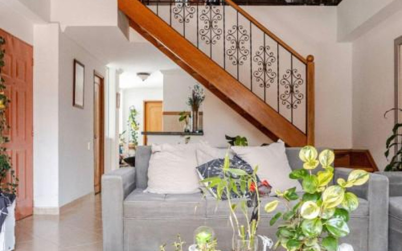 Duplex Apartment for Sale in La Floresta, Medellin – 3 BR, Parking & Private Terrace