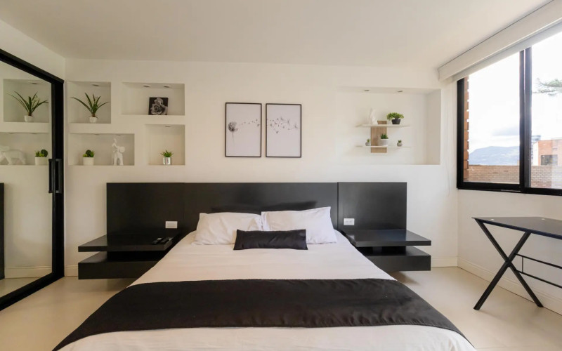 Modernized Apartment with Study in El Poblado | Spacious Layout