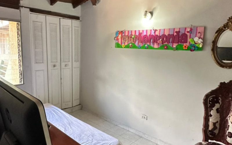 3-Bed Apartment with High Wooden Ceilings in Los Colores, Medellín