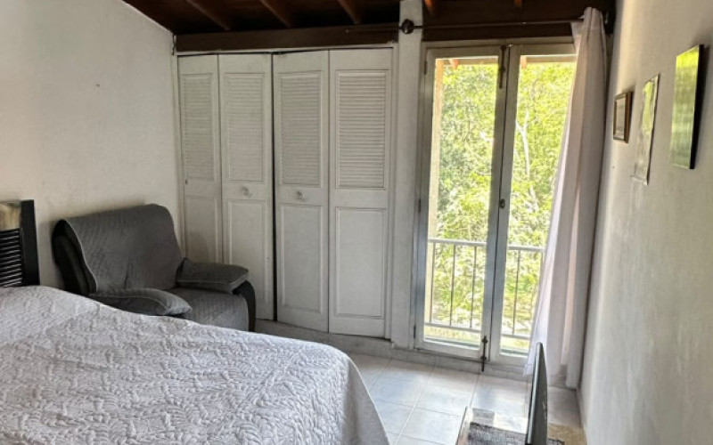 3-Bed Apartment with High Wooden Ceilings in Los Colores, Medellín