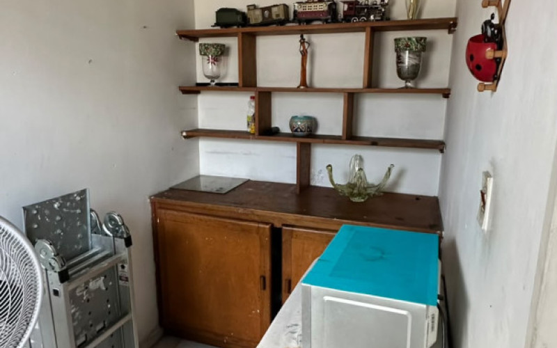3-Bed Apartment with High Wooden Ceilings in Los Colores, Medellín
