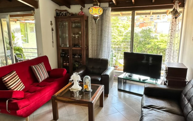 3-Bed Apartment with High Wooden Ceilings in Los Colores, Medellín