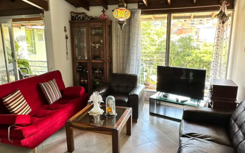 3-Bed Apartment with High Wooden Ceilings in Los Colores, Medellín