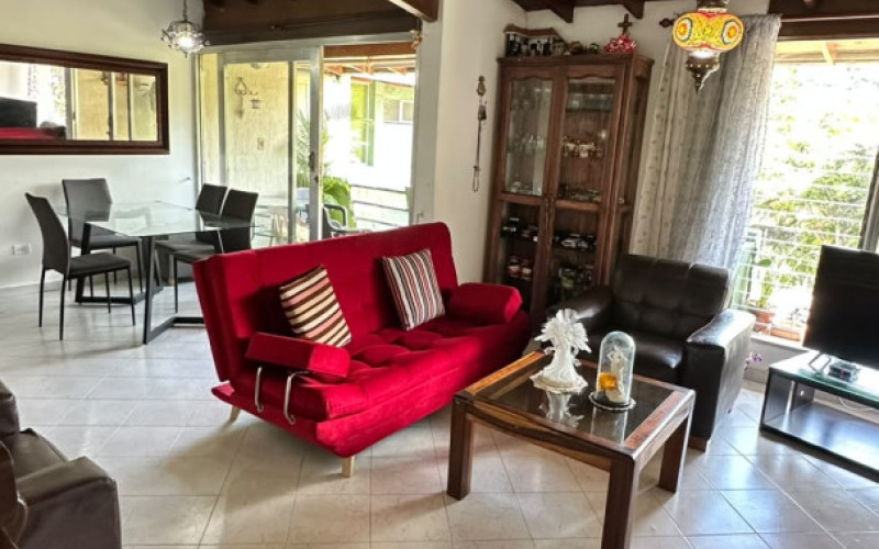 3-Bed Apartment with High Wooden Ceilings in Los Colores, Medellín