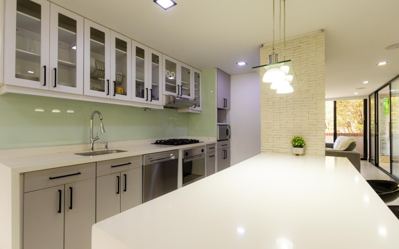 Modernized Apartment with Study in El Poblado | Spacious Layout