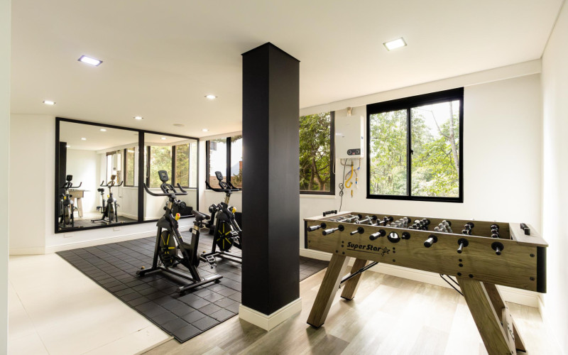 Modernized Apartment with Study in El Poblado | Spacious Layout