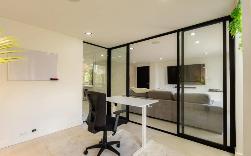 Modernized Apartment with Study in El Poblado | Spacious Layout