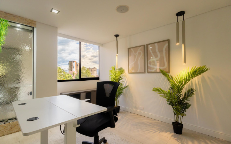 Modernized Apartment with Study in El Poblado | Spacious Layout