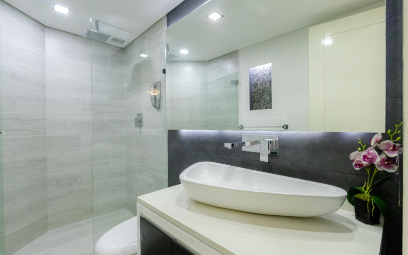 Modernized Apartment with Study in El Poblado | Spacious Layout