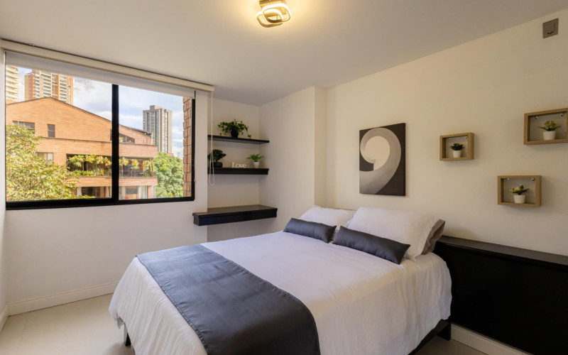 Modernized Apartment with Study in El Poblado | Spacious Layout