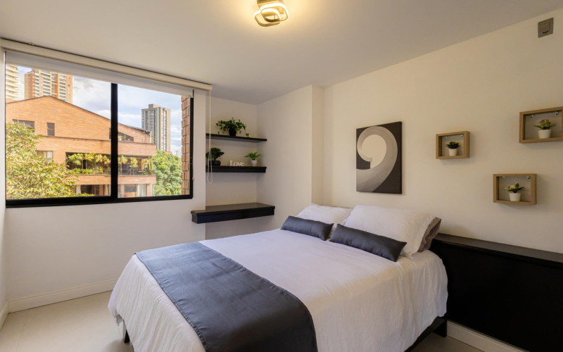 Modernized Apartment with Study in El Poblado | Spacious Layout