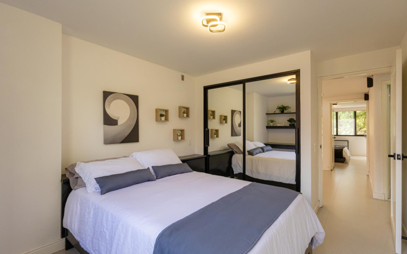 Modernized Apartment with Study in El Poblado | Spacious Layout