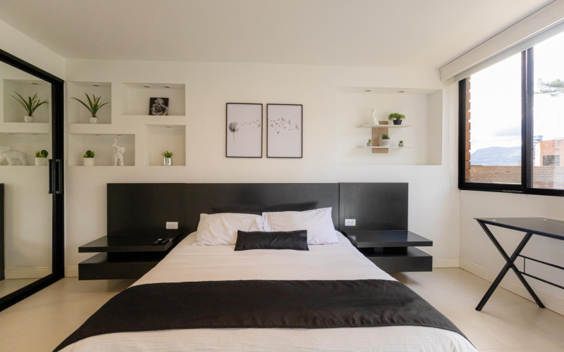 Modernized Apartment with Study in El Poblado | Spacious Layout