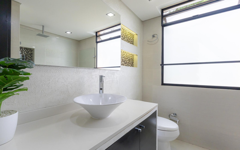 Modernized Apartment with Study in El Poblado | Spacious Layout