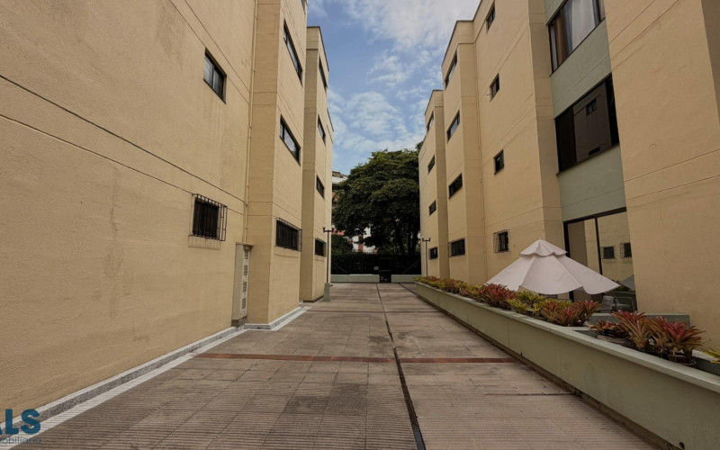 Apartamento en Medellín en Los Colores
