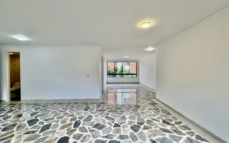 Apartment for Sale in Las Lomas, El Poblado | 143 sqm, 3 Bedrooms & Home Office