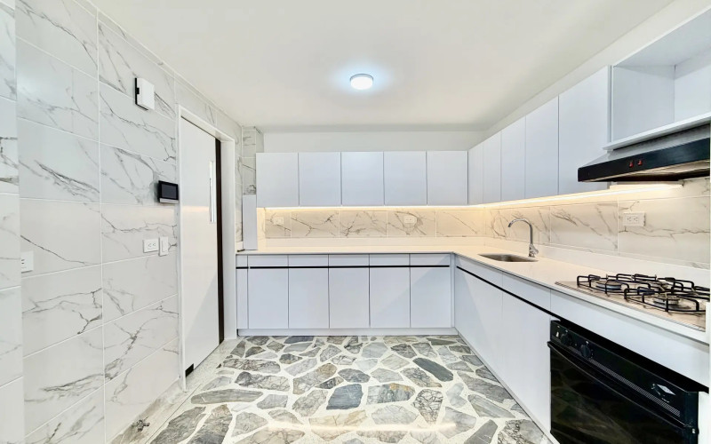 Apartment for Sale in Las Lomas, El Poblado | 143 sqm, 3 Bedrooms & Home Office