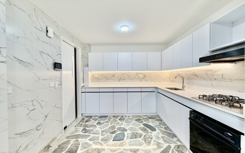 Apartment for Sale in Las Lomas, El Poblado | 143 sqm, 3 Bedrooms & Home Office