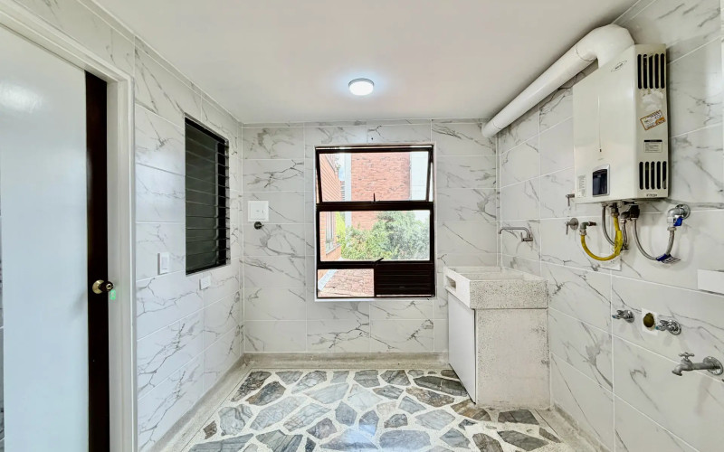 Apartment for Sale in Las Lomas, El Poblado | 143 sqm, 3 Bedrooms & Home Office