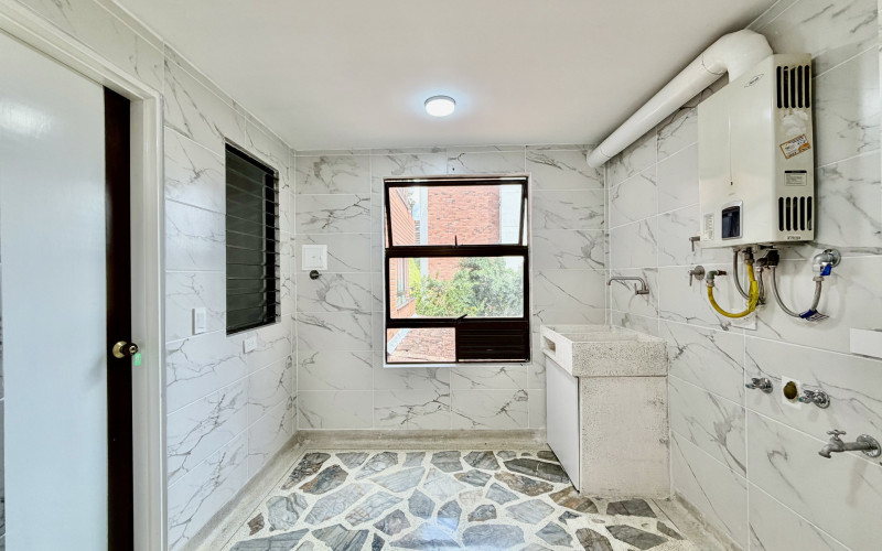 Apartment for Sale in Las Lomas, El Poblado | 143 sqm, 3 Bedrooms & Home Office