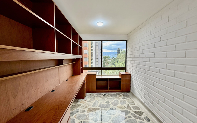 Apartment for Sale in Las Lomas, El Poblado | 143 sqm, 3 Bedrooms & Home Office