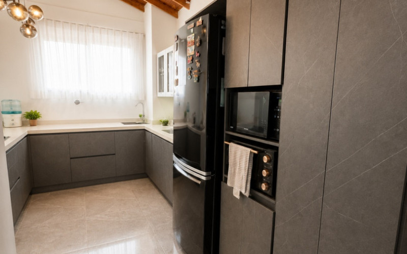 Duplex Sophistication in San Joaquín: Spacacious Living, Marble Floors & Private Terrace.