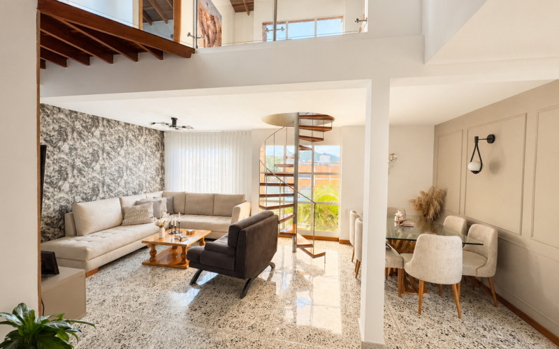 Duplex Sophistication in San Joaquín: Spacacious Living, Marble Floors & Private Terrace.